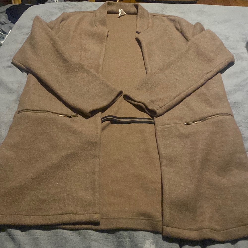 Brown cardigan with pockets. Great condition. Super soft